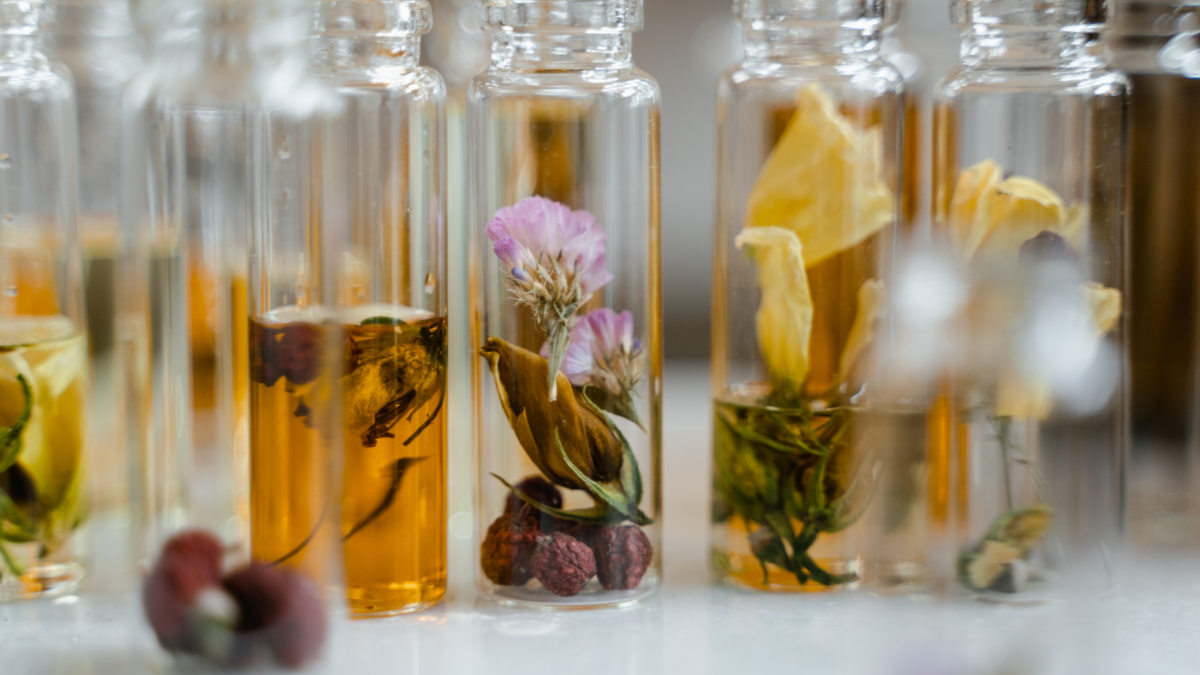 Aromaterapia e aromatização: Entenda a diferença entre as técnicas e quando usar cada uma delas
